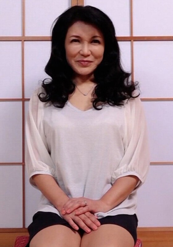 ごく普通の五十路熟女が欲求不満に耐えかねて決意のAV撮影のSEXに挑戦！形良い巨乳を揉まれ本能丸出しで喘ぐ潮吹き淫乱性交！